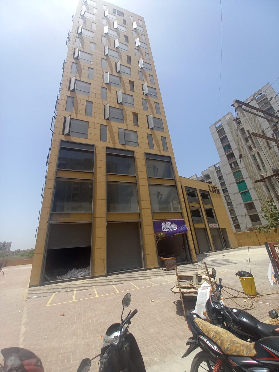 1579 Sq.FT Showroom Ground Floor for Rent in Gota Ahmedabad - Media 4