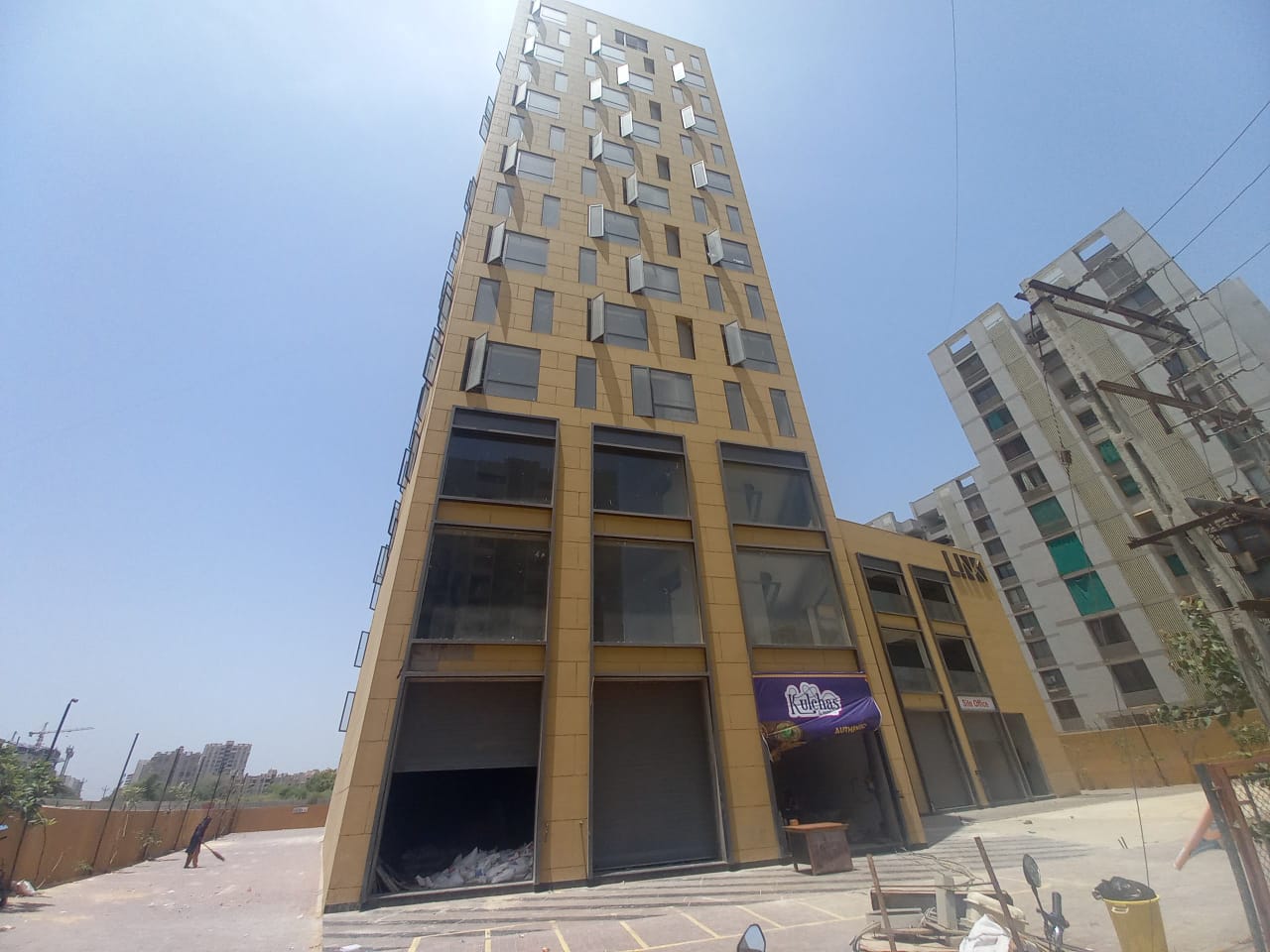 1579 Sq.FT Showroom Ground Floor for Rent in Gota Ahmedabad - Media 5