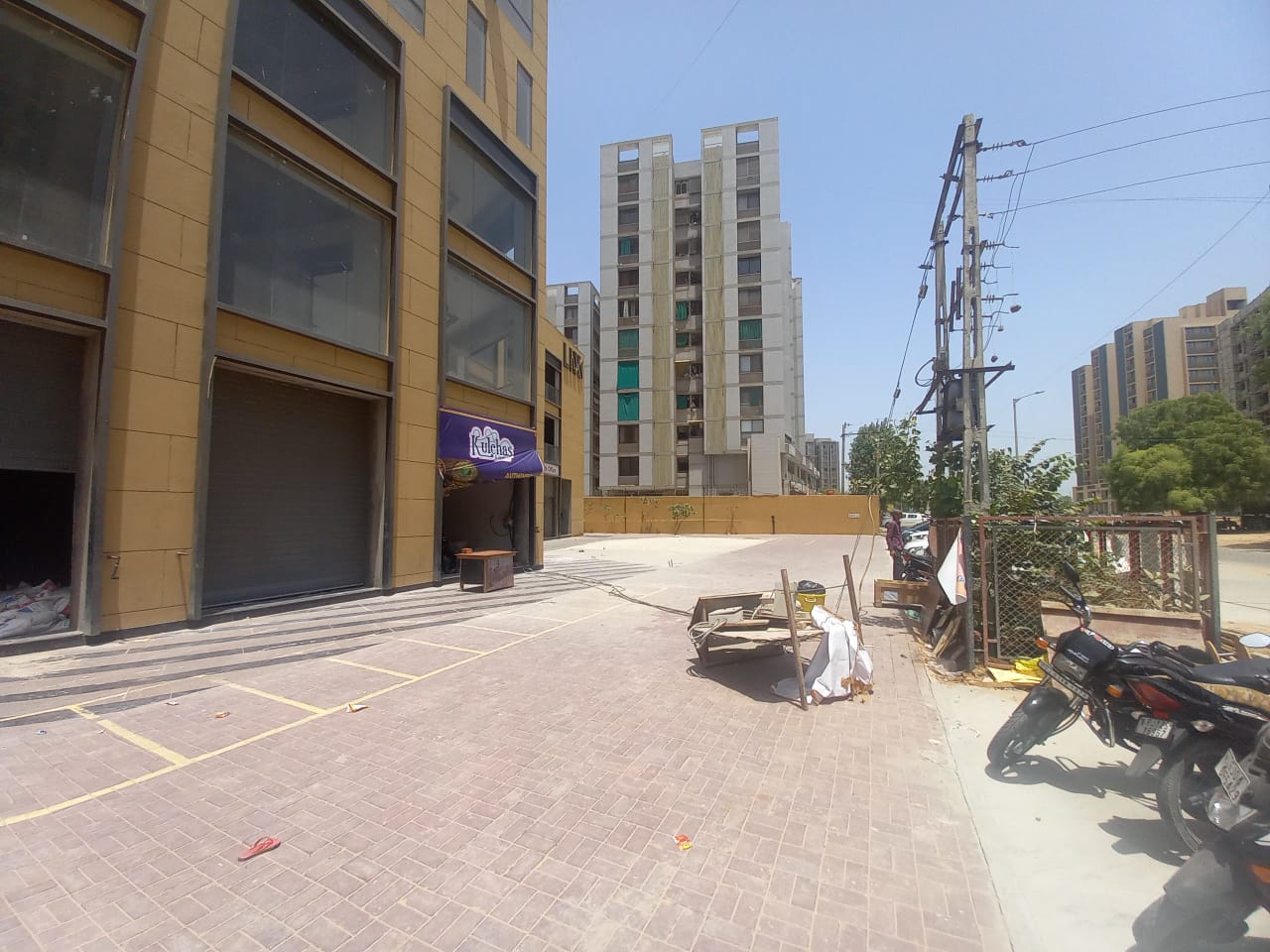 1579 Sq.FT Showroom Ground Floor for Rent in Gota Ahmedabad - Media 6
