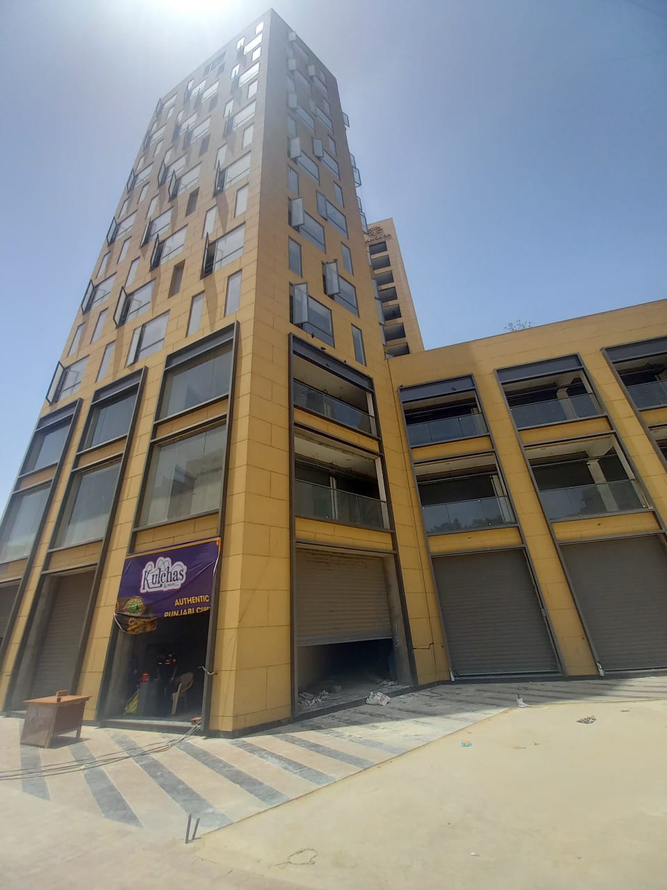 1579 Sq.FT Showroom Ground Floor for Rent in Gota Ahmedabad - Media 8