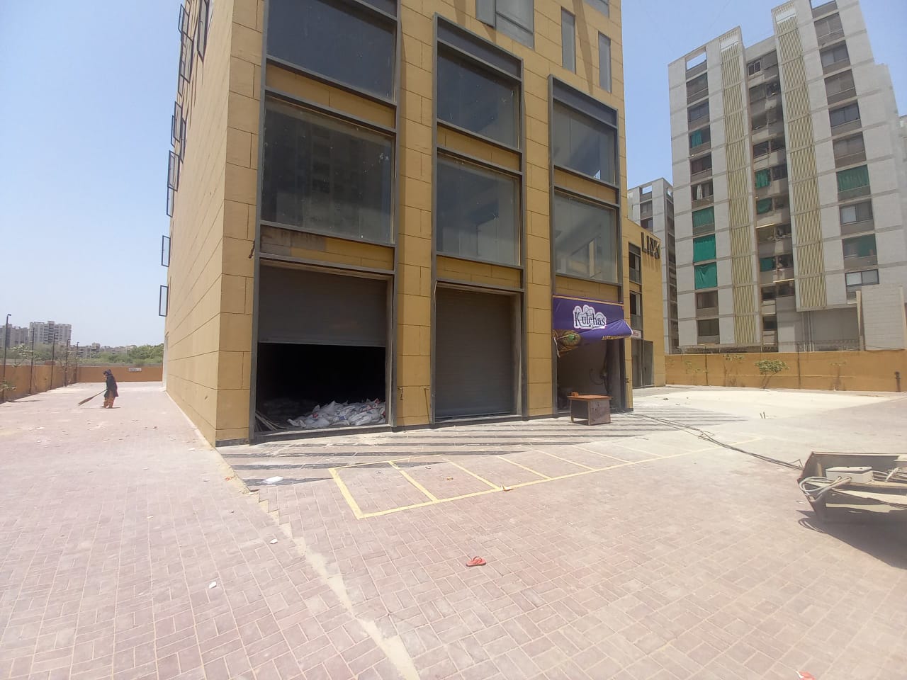 1579 Sq.FT Showroom Ground Floor for Rent in Gota Ahmedabad - Media 10