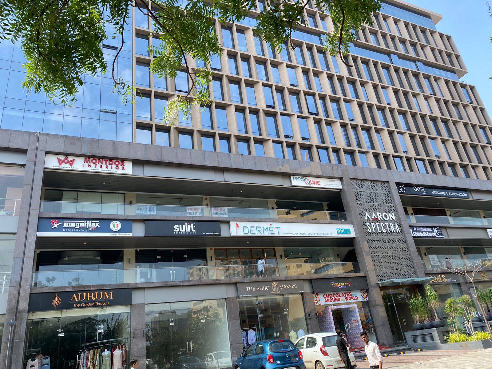 2737 Sq.FT Showroom Ground Floor for Rent in Rajpath Rangoli Road Ahmedabad - Media 6