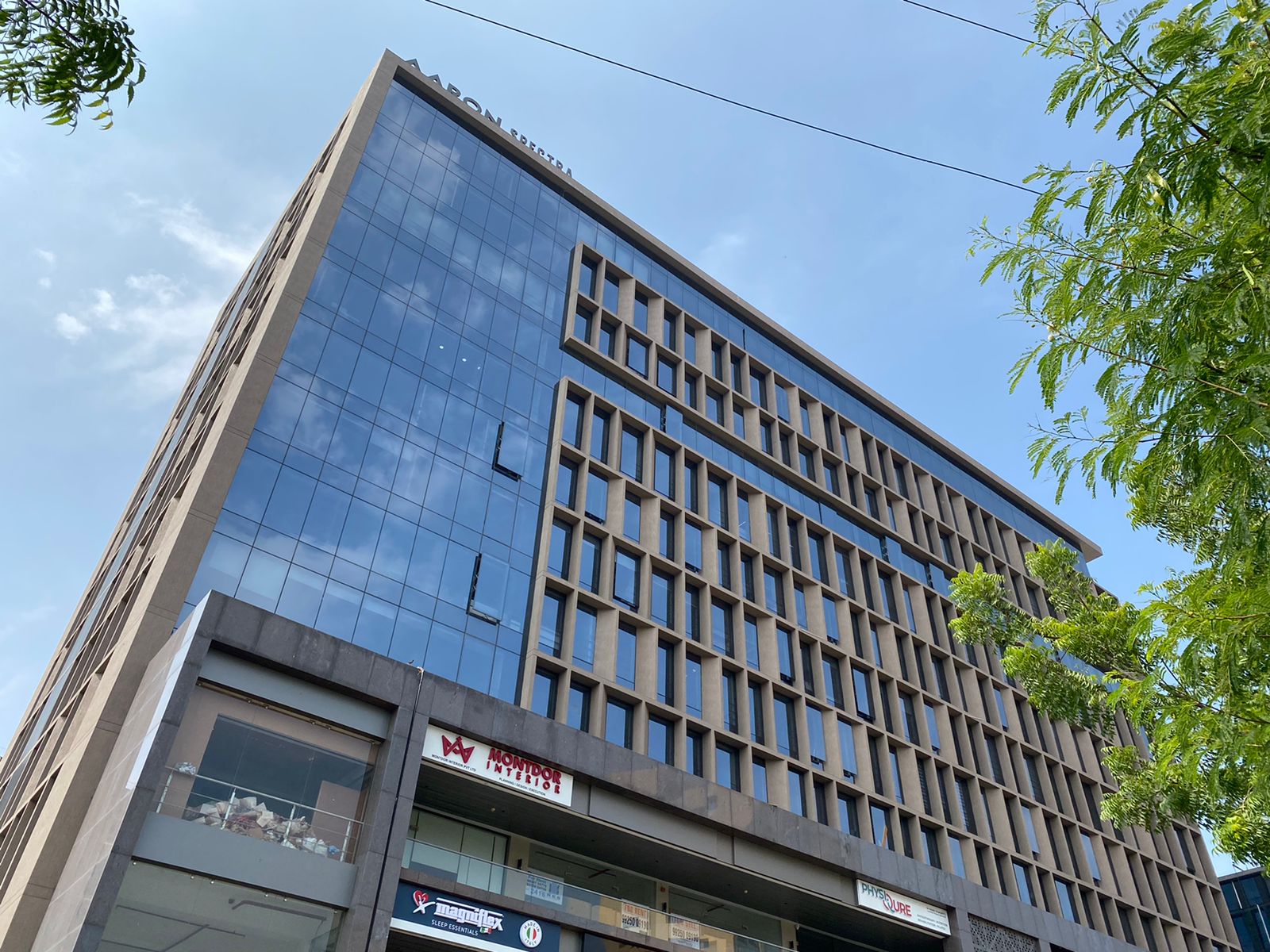 2737 Sq.FT Showroom Ground Floor for Rent in Rajpath Rangoli Road Ahmedabad - Media 7