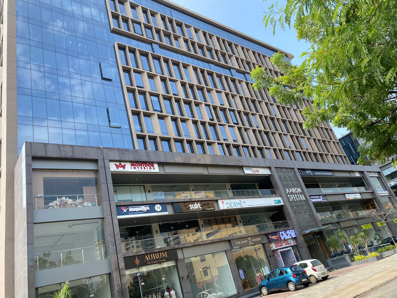2737 Sq.FT Showroom Ground Floor for Rent in Rajpath Rangoli Road Ahmedabad - Media 8