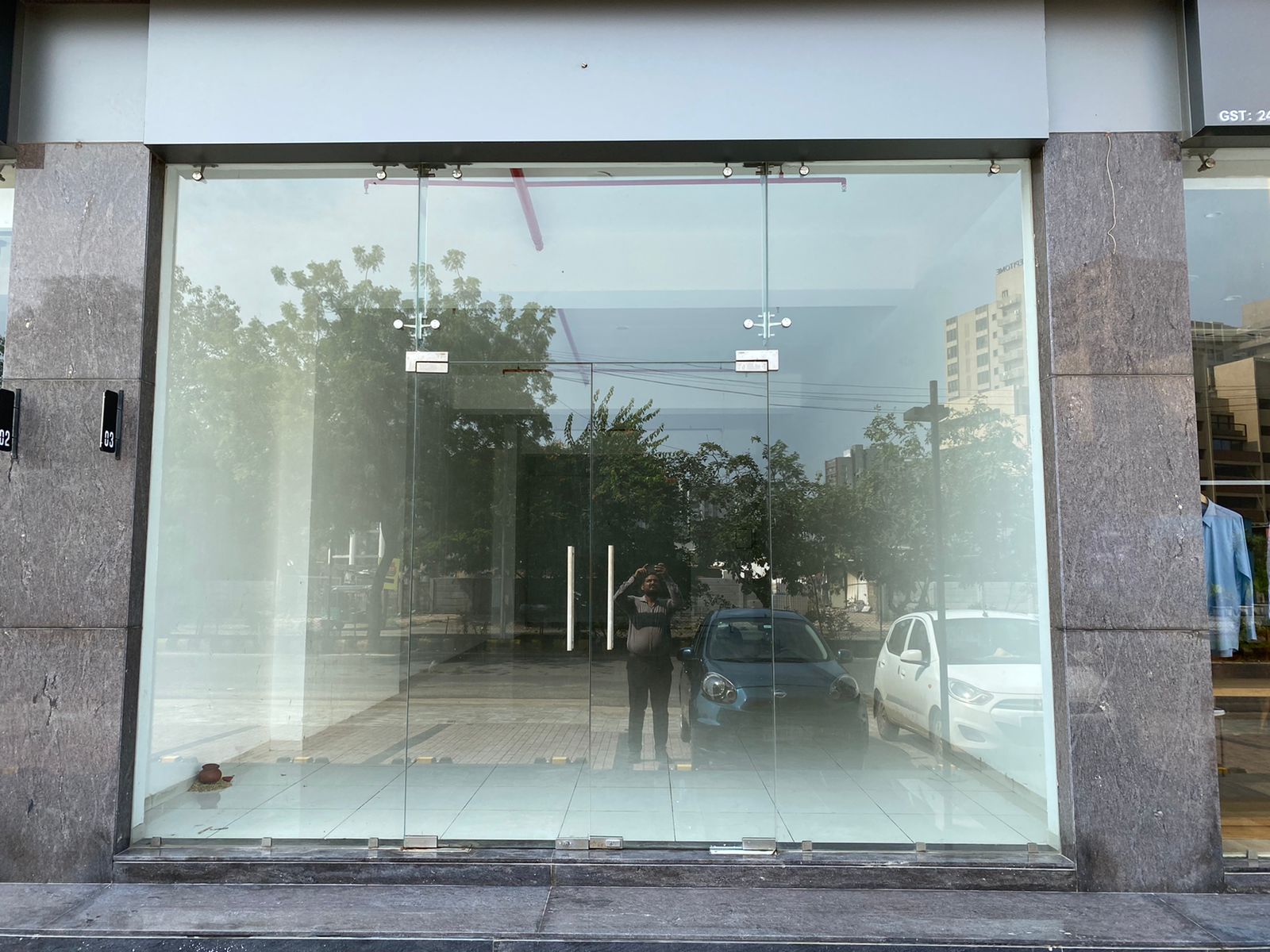 2737 Sq.FT Showroom Ground Floor for Rent in Rajpath Rangoli Road Ahmedabad - Media 9