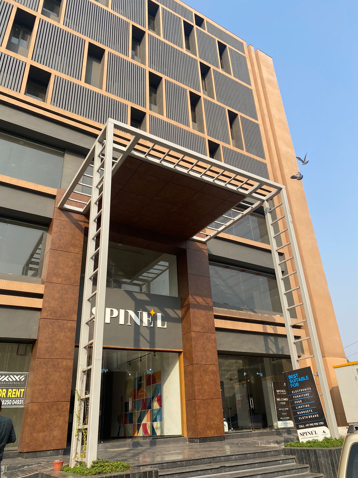 1838 Sq.FT Showroom Ground Floor for Rent in Sola Ahmedabad
