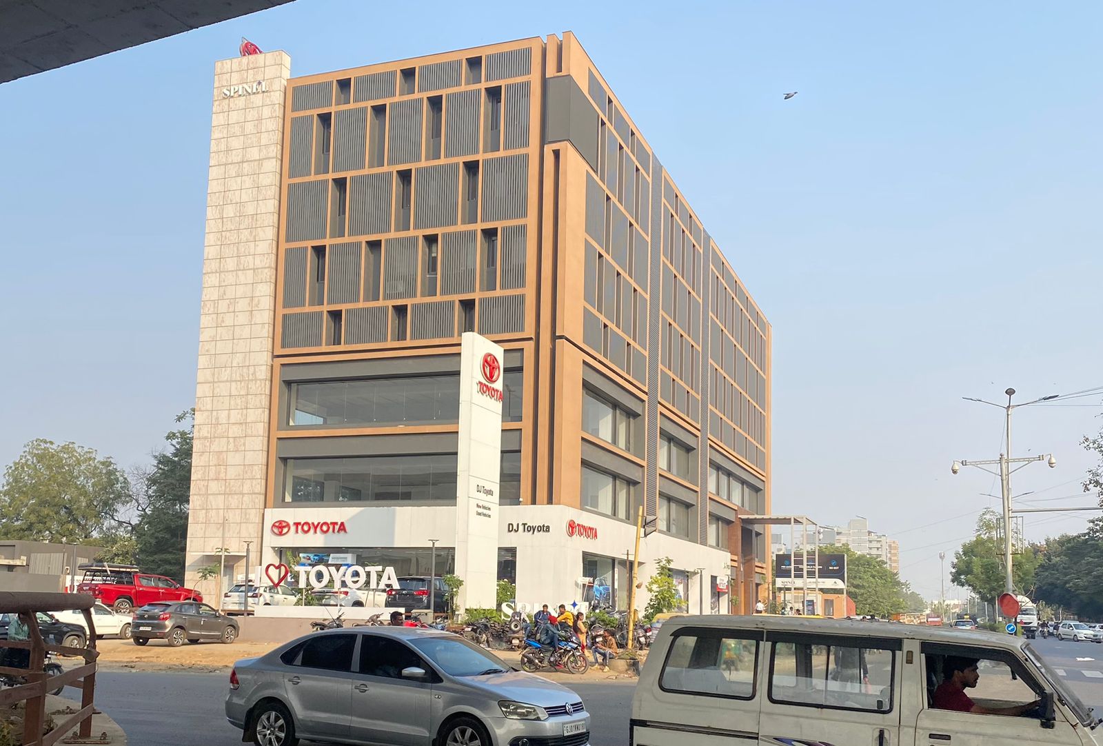 1838 Sq.FT Showroom Ground Floor for Rent in Sola Ahmedabad - Media 6