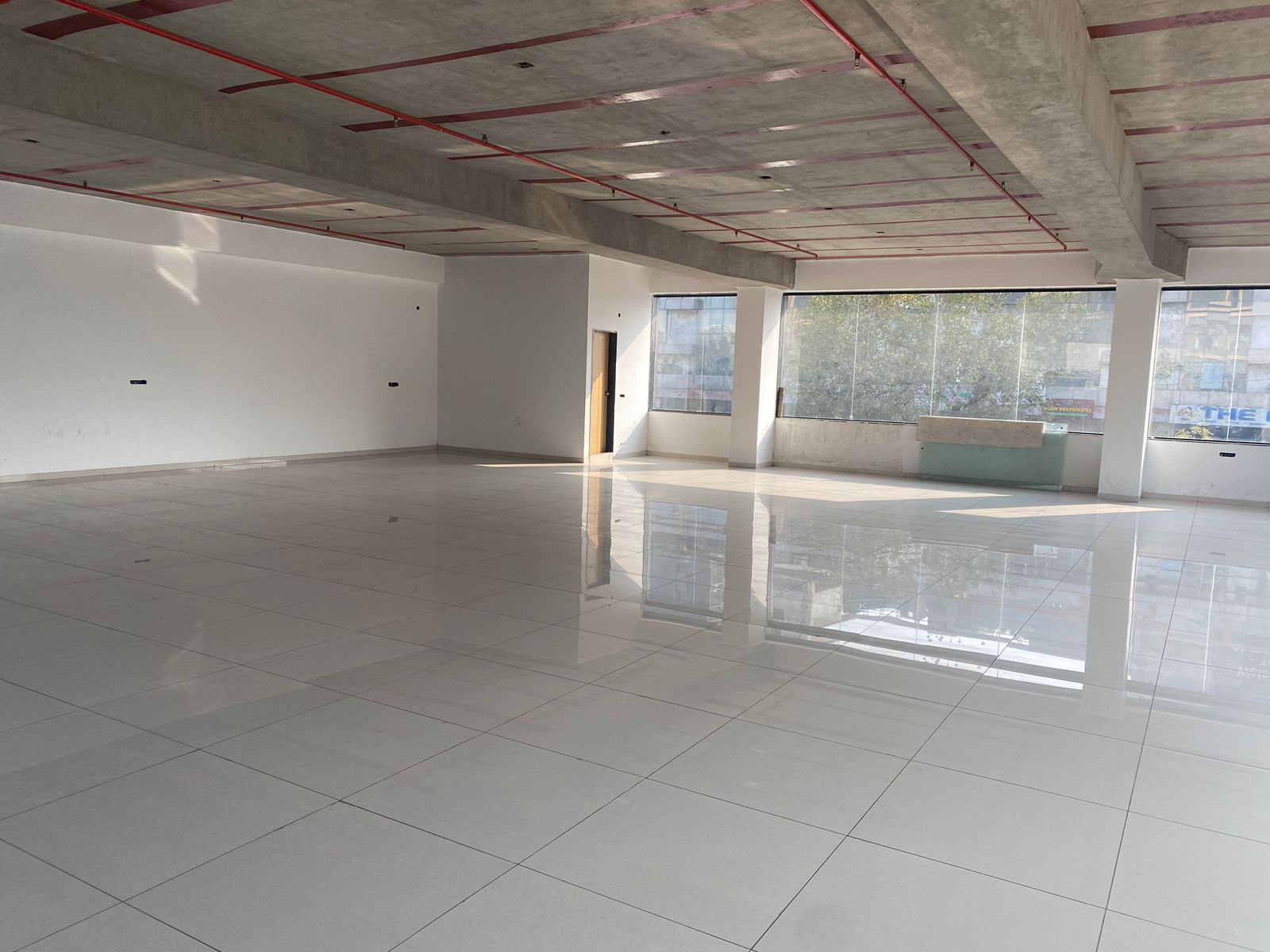 1838 Sq.FT Showroom Ground Floor for Rent in Sola Ahmedabad - Media 8