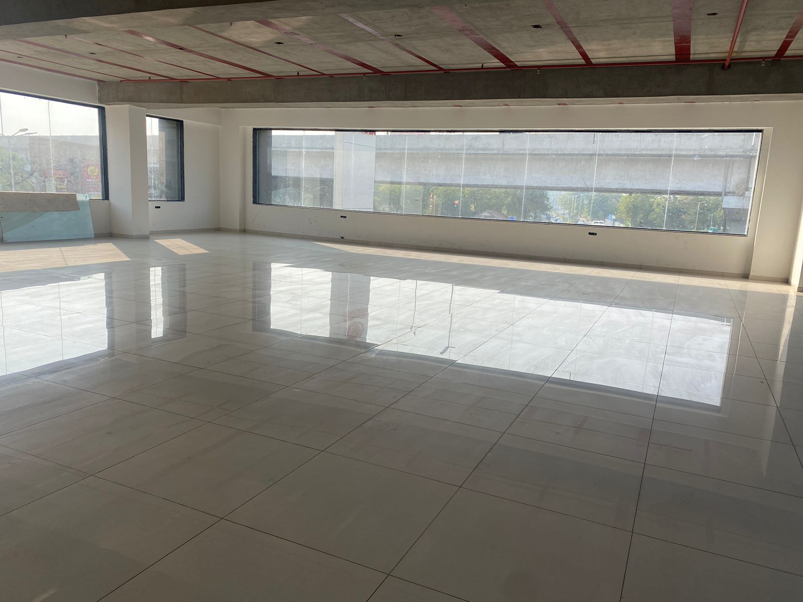 1838 Sq.FT Showroom Ground Floor for Rent in Sola Ahmedabad - Media 10