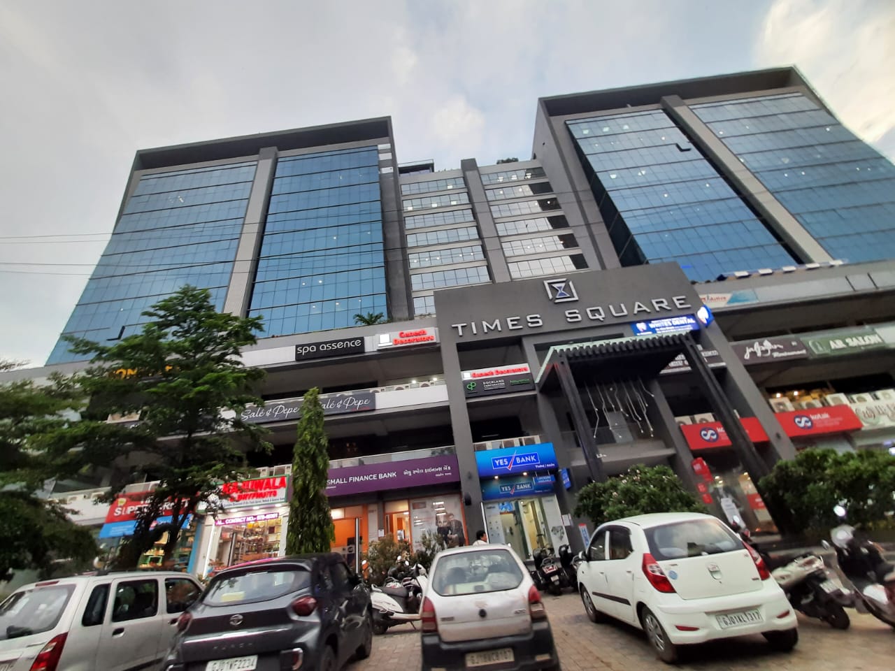 1306 Sq.FT Showroom Second Floor for Rent in Thaltej Ahmedabad - Media 5
