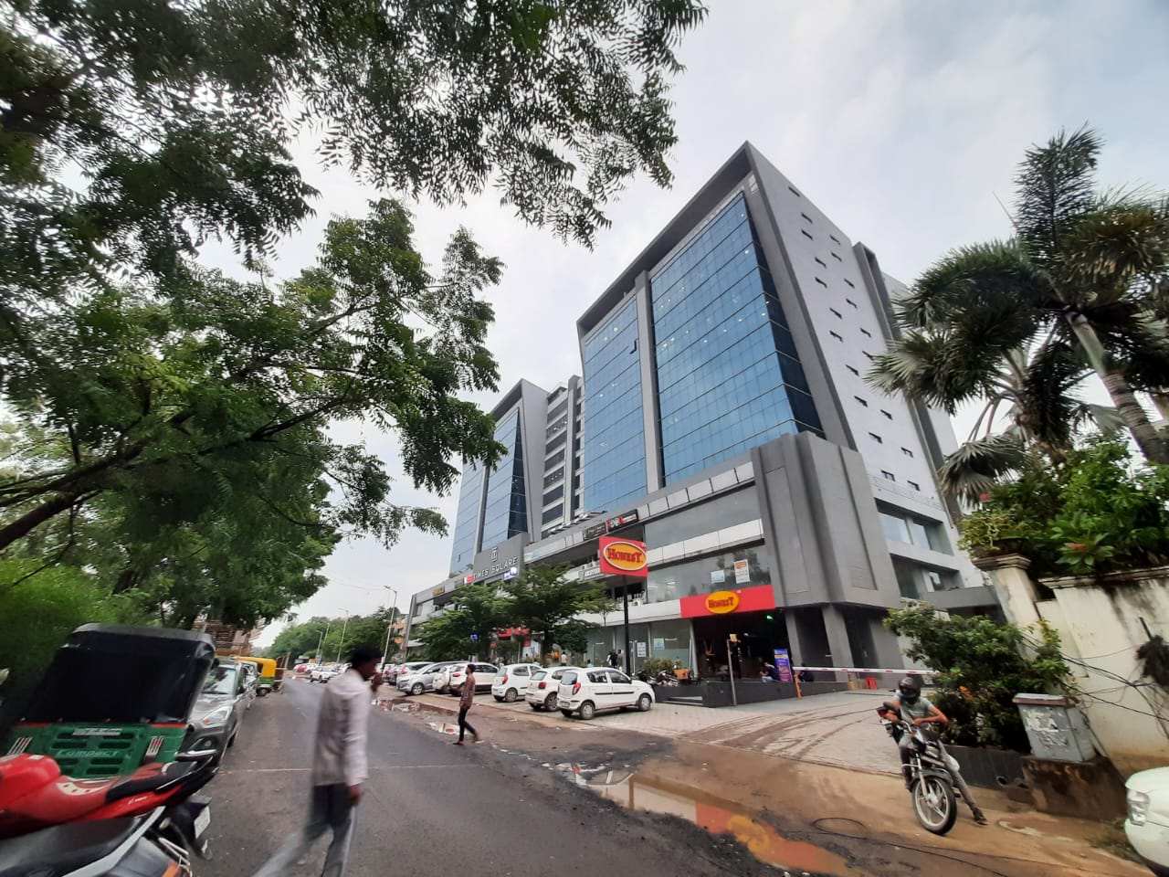 1306 Sq.FT Showroom Second Floor for Rent in Thaltej Ahmedabad - Media 8