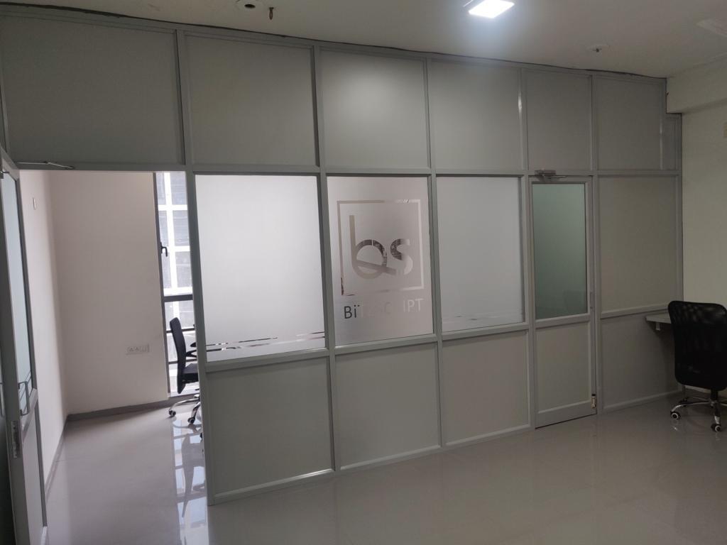 680 Sq.FT Commercial Office for Rent in Off Sindhubhavan Road Ahmedabad - Media 3
