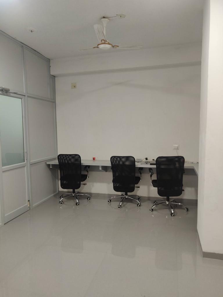 680 Sq.FT Commercial Office for Rent in Off Sindhubhavan Road Ahmedabad