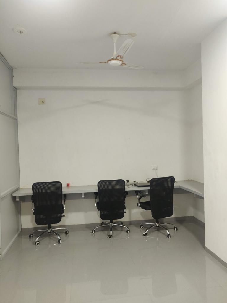 680 Sq.FT Commercial Office for Rent in Off Sindhubhavan Road Ahmedabad - Media 2