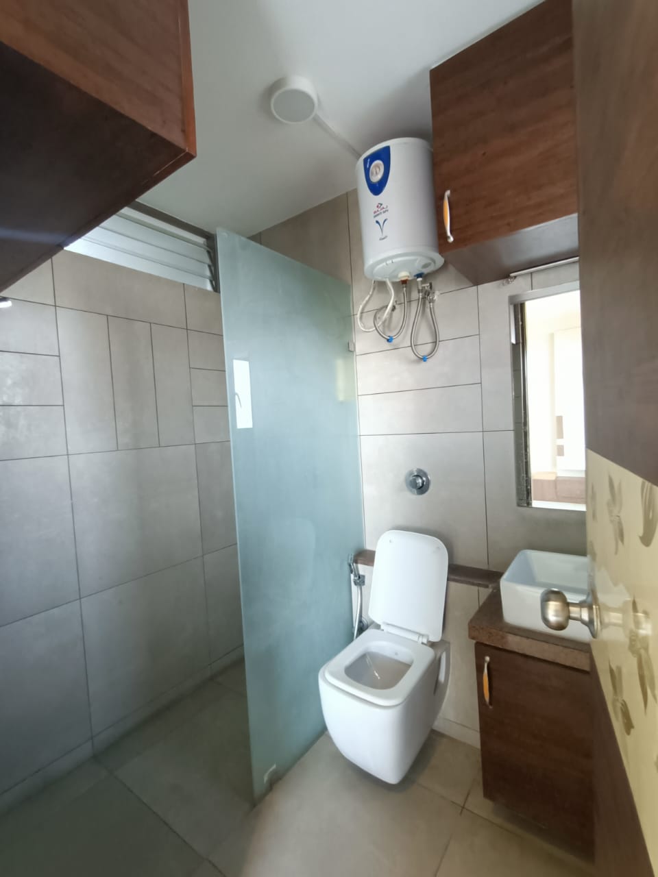 3 BHK 2891 Sq.FT Residential Flat for Rent in Thaltej Ahmedabad - Media 7