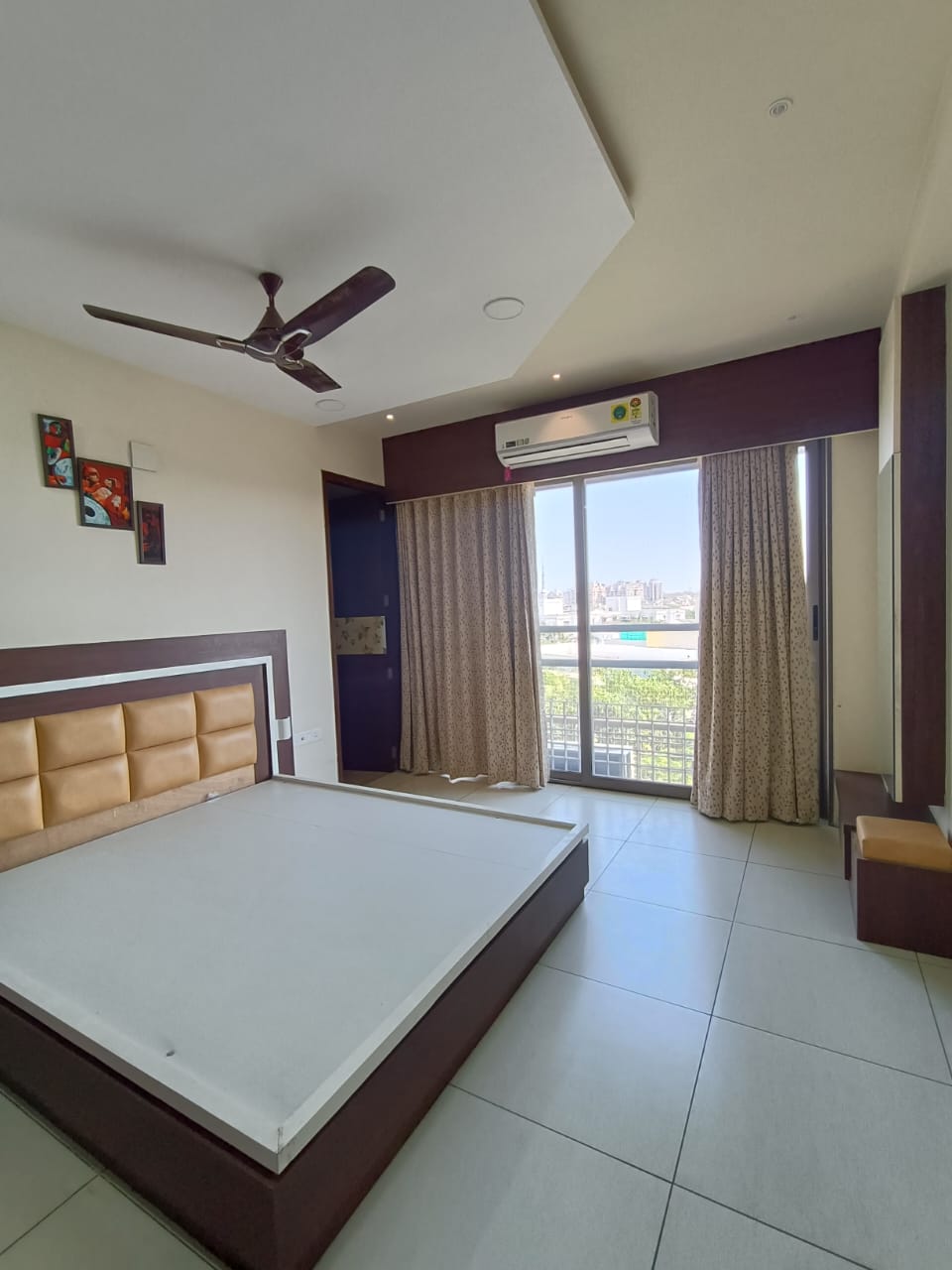 3 BHK 2891 Sq.FT Residential Flat for Rent in Thaltej Ahmedabad - Media 8