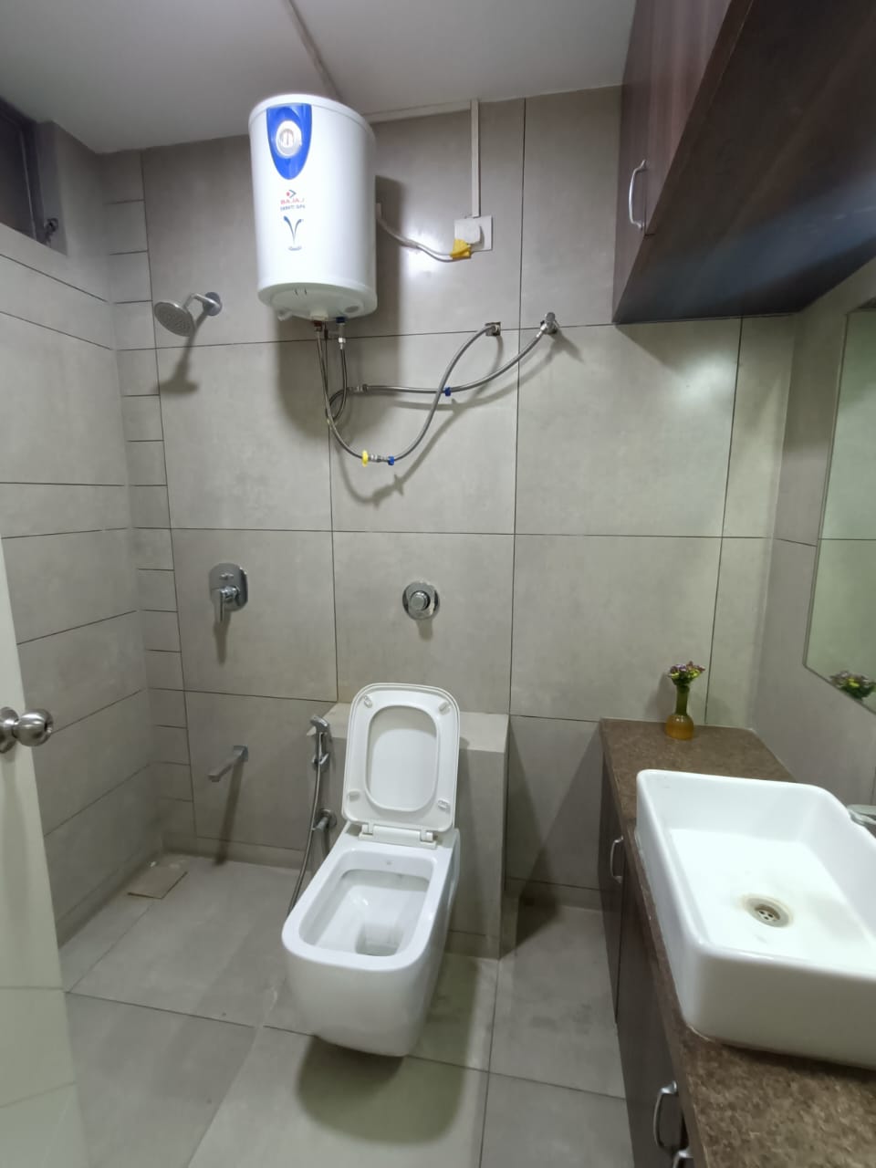 3 BHK 2891 Sq.FT Residential Flat for Rent in Thaltej Ahmedabad