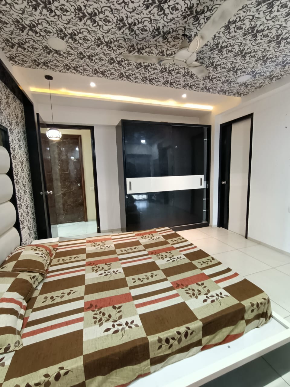 3 BHK 2891 Sq.FT Residential Flat for Rent in Thaltej Ahmedabad - Media 19