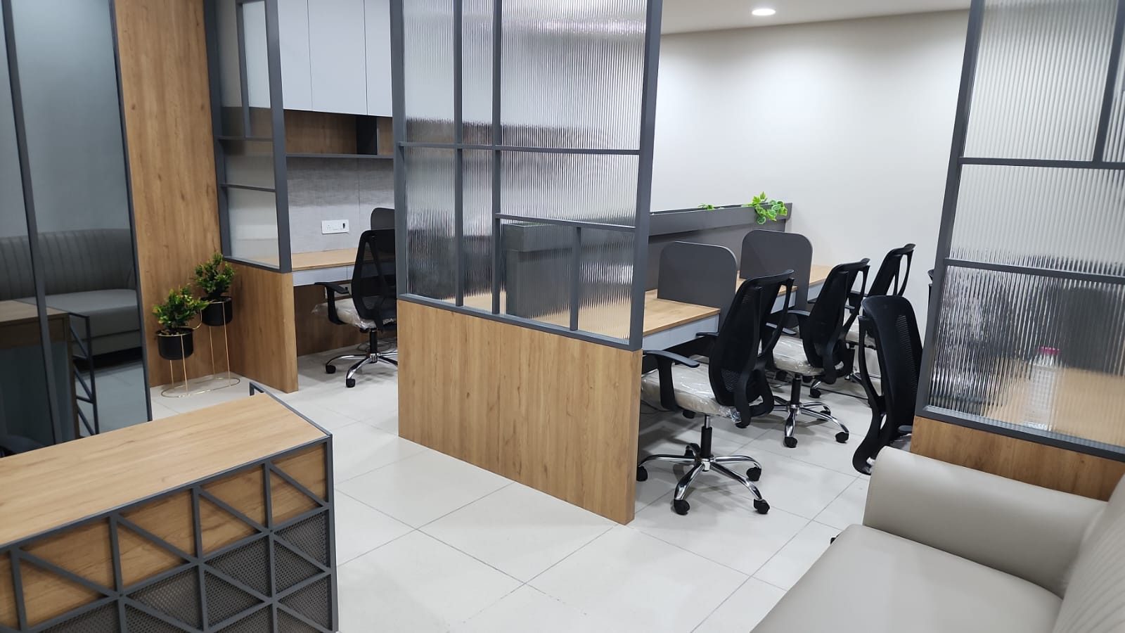 920 Sq.FT Commercial Office for Rent in Science City Road Ahmedabad - Media 4