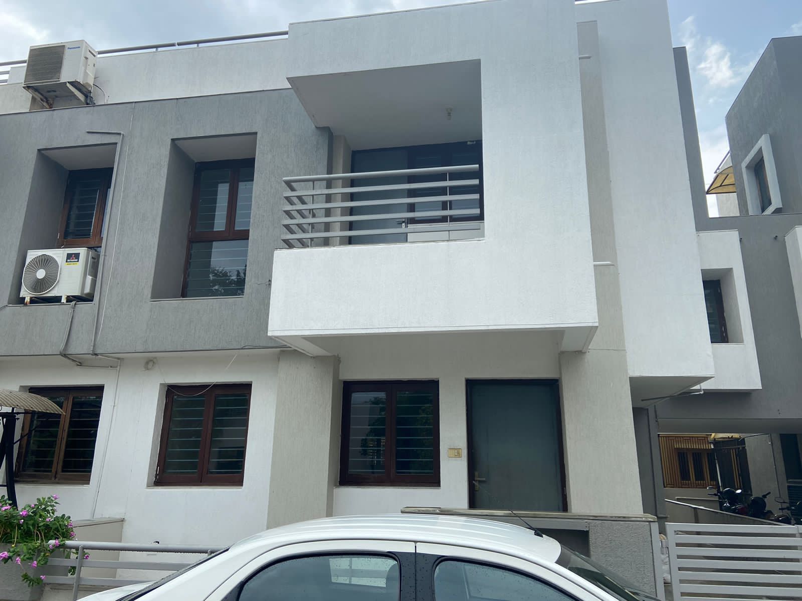 4 BHK 450 Sq.YRD Residential Bunglow for Rent in Sola Ahmedabad - Media 16