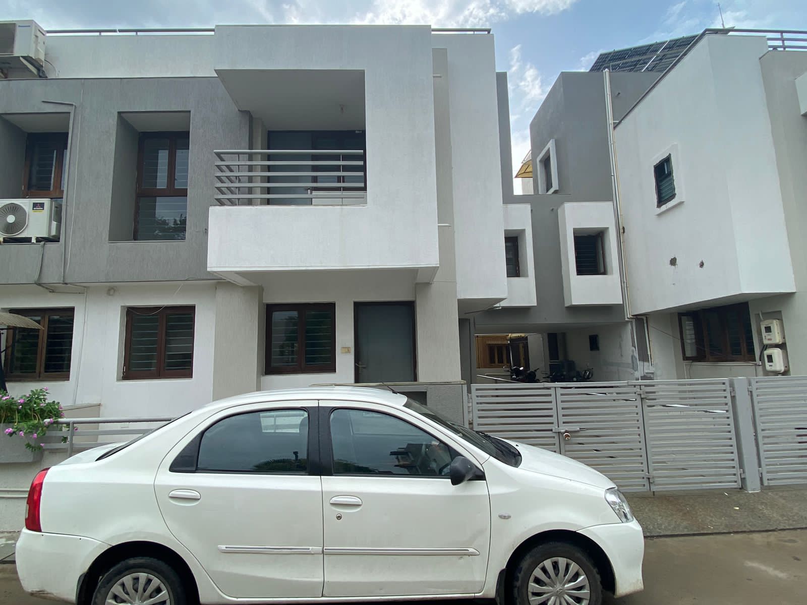 4 BHK 450 Sq.YRD Residential Bunglow for Rent in Sola Ahmedabad - Media 15
