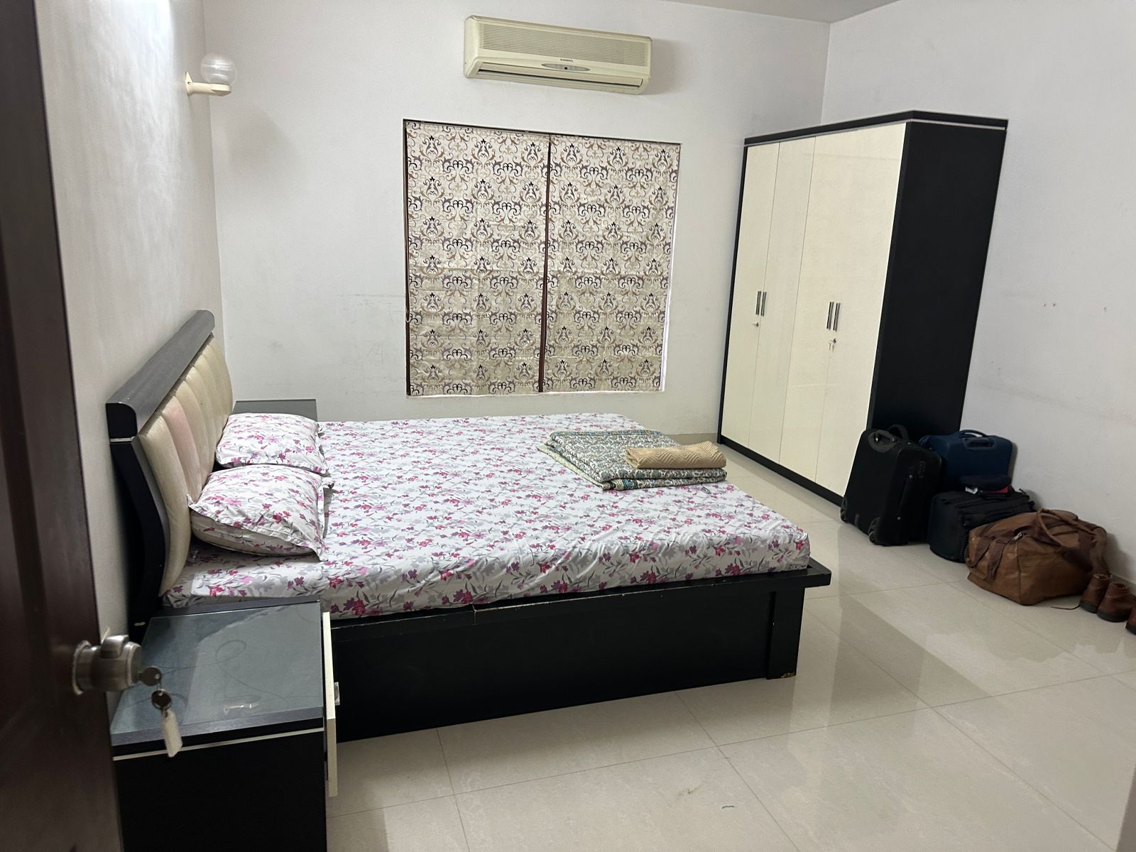 5 BHK 800 Sq.YRD Residential Bunglow for Rent in Thaltej Ahmedabad - Media 13