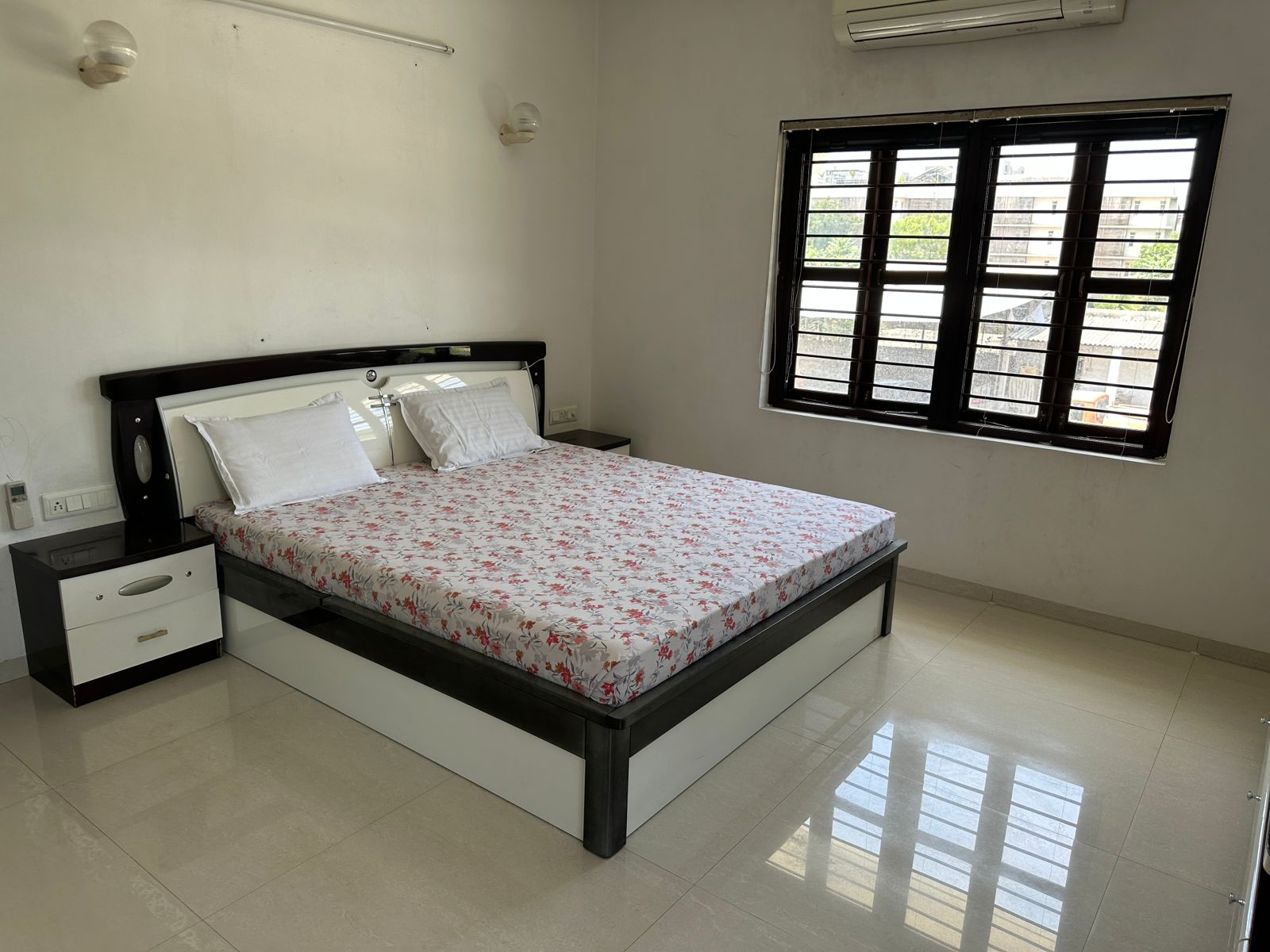 5 BHK 800 Sq.YRD Residential Bunglow for Rent in Thaltej Ahmedabad - Media 8