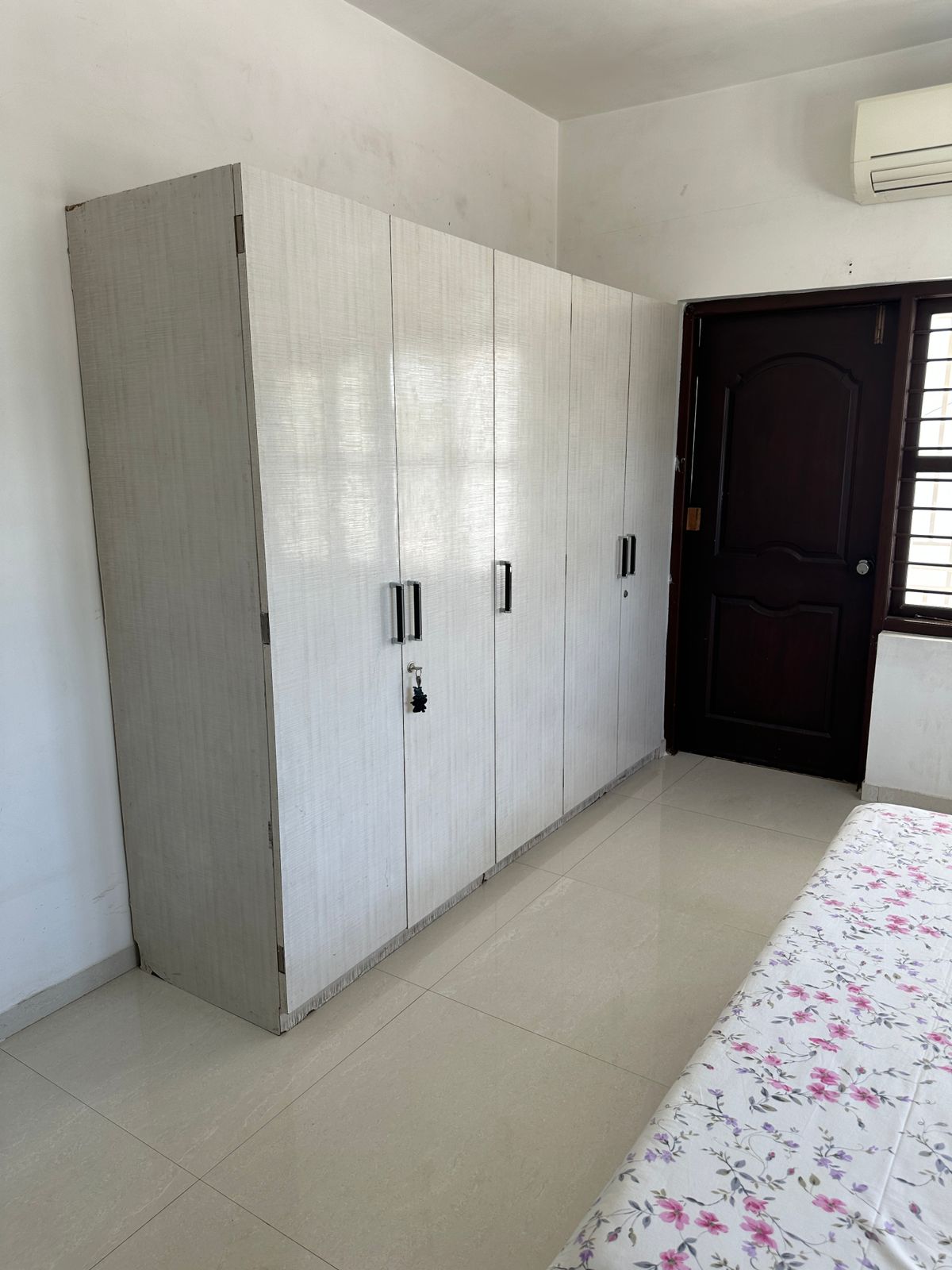 5 BHK 800 Sq.YRD Residential Bunglow for Rent in Thaltej Ahmedabad - Media 6