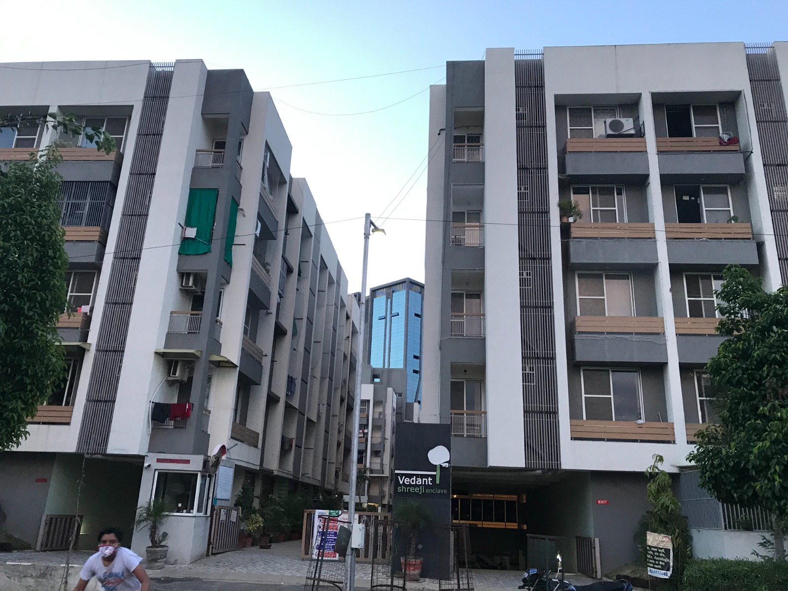 3 BHK 2250 Sq.FT Residential Flat for Rent in Sola Ahmedabad