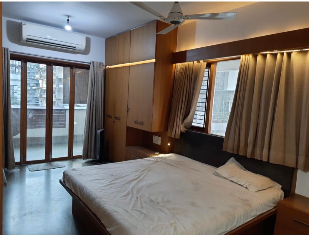 4 BHK 3500 Sq.FT Residential Flat for Rent in Bodakdev Ahmedabad - Media 3