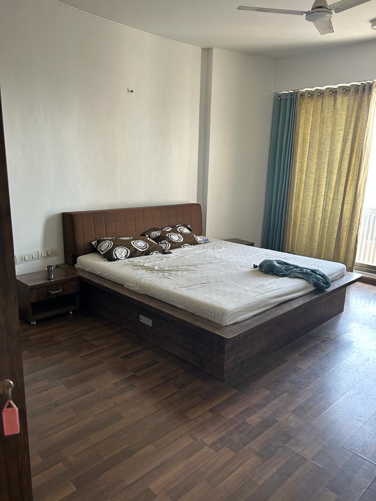 4 BHK 3500 Sq.FT Residential Flat for Rent in Prahladnagar Ahmedabad - Media 5
