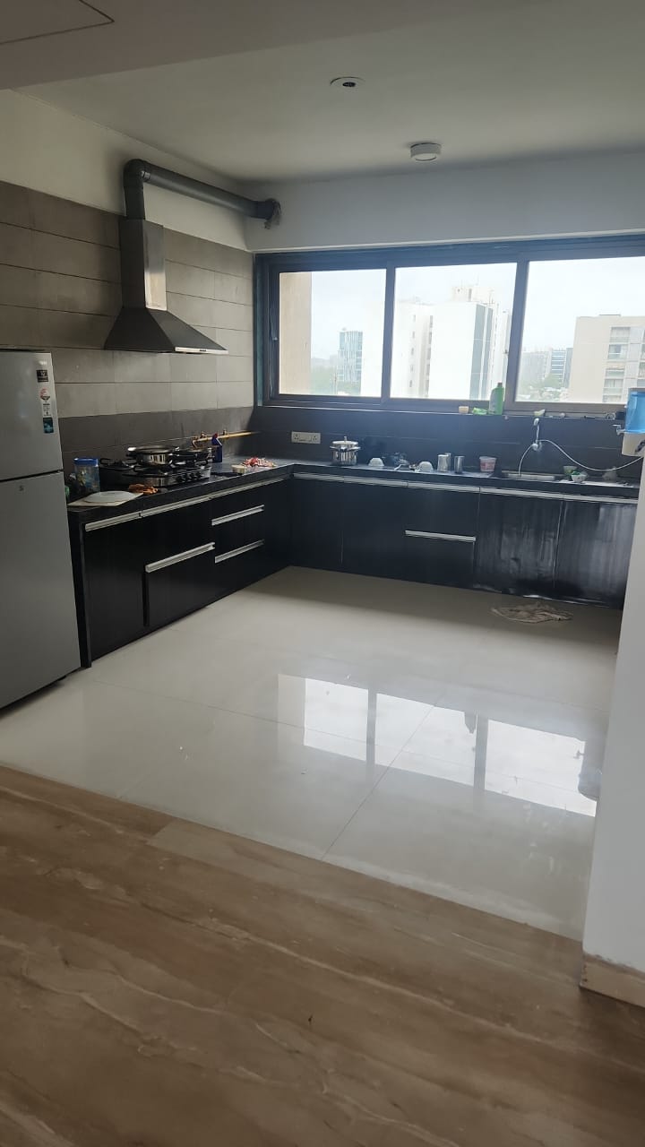 4 BHK 3500 Sq.FT Residential Flat for Rent in Prahladnagar Ahmedabad