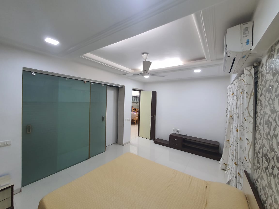 4 BHK 3080 Sq.FT Residential Flat for Rent in Shivranjani Ahmedabad - Media 3