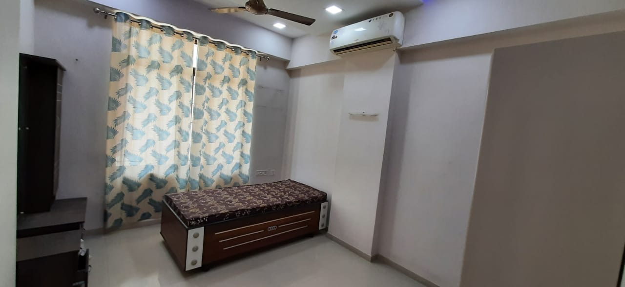 3 BHK 1850 Sq.FT Residential Flat for Rent in Thaltej Ahmedabad - Media 3