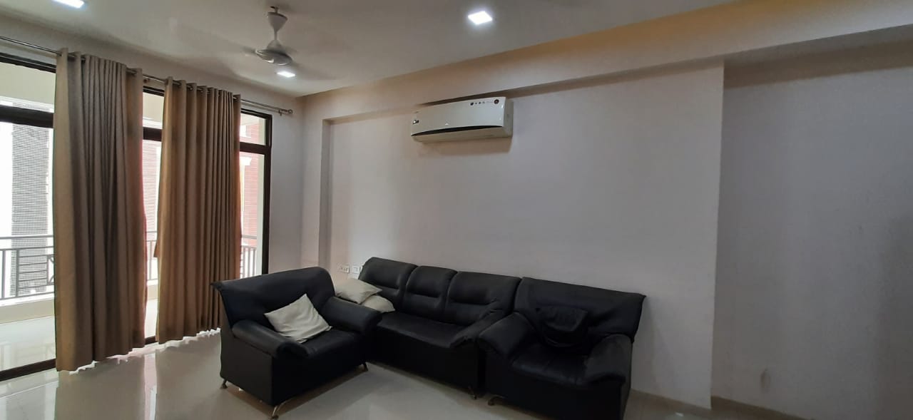 3 BHK 1850 Sq.FT Residential Flat for Rent in Thaltej Ahmedabad - Media 5