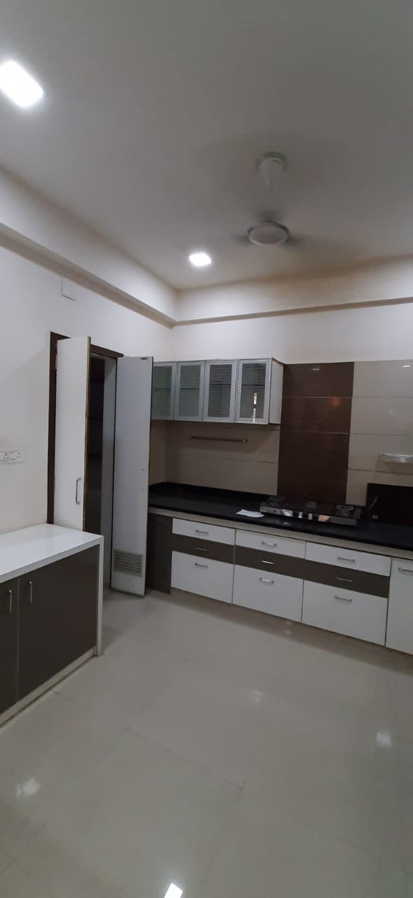 3 BHK 1850 Sq.FT Residential Flat for Rent in Thaltej Ahmedabad - Media 4