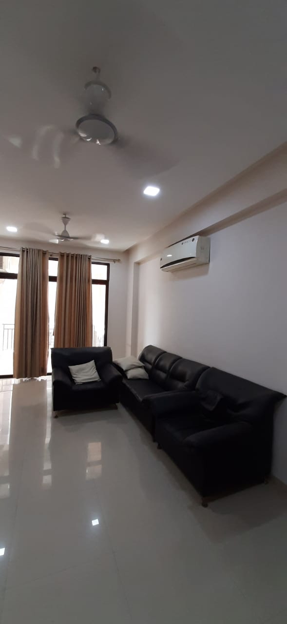 3 BHK 1850 Sq.FT Residential Flat for Rent in Thaltej Ahmedabad - Media 7
