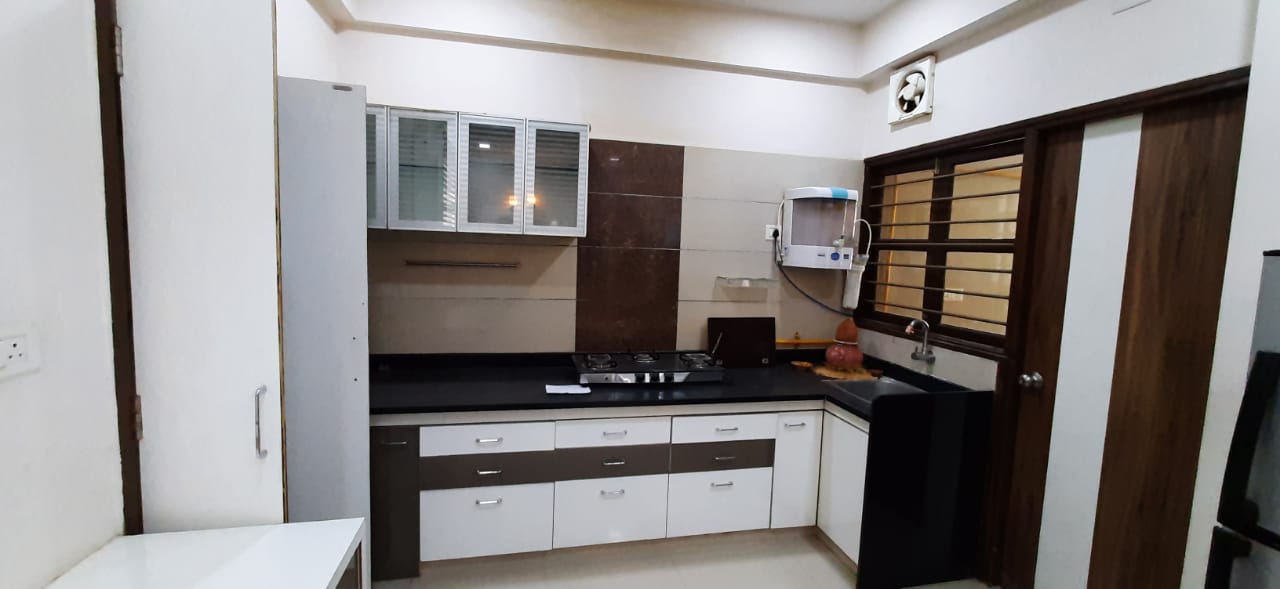 3 BHK 1850 Sq.FT Residential Flat for Rent in Thaltej Ahmedabad - Media 9