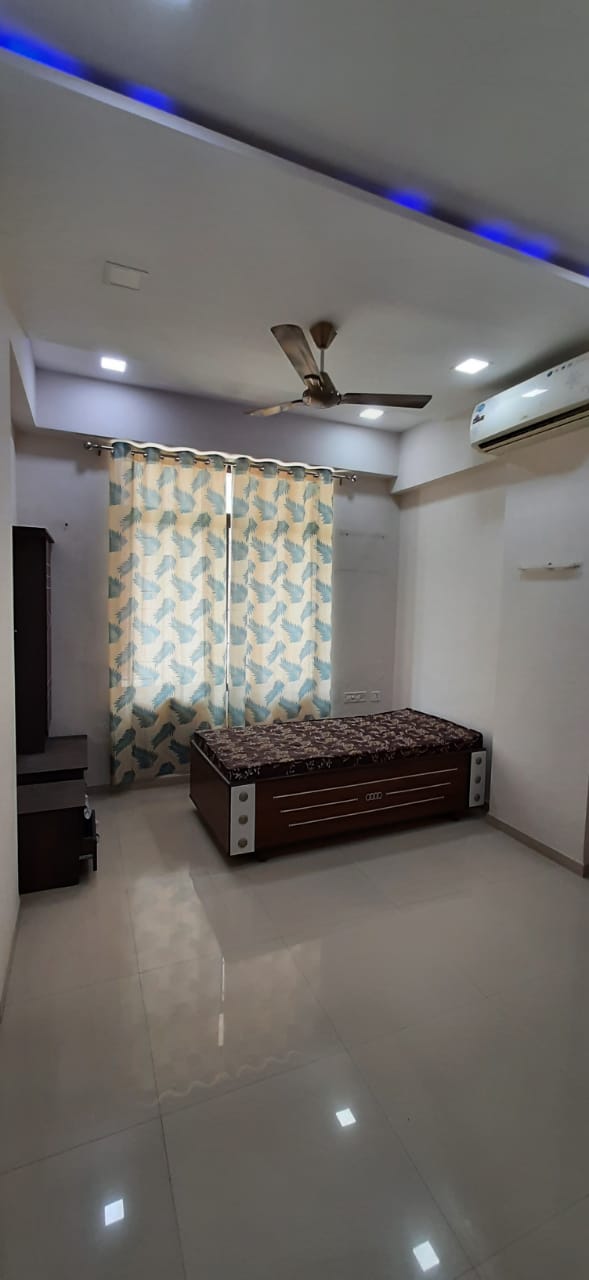 3 BHK 1850 Sq.FT Residential Flat for Rent in Thaltej Ahmedabad