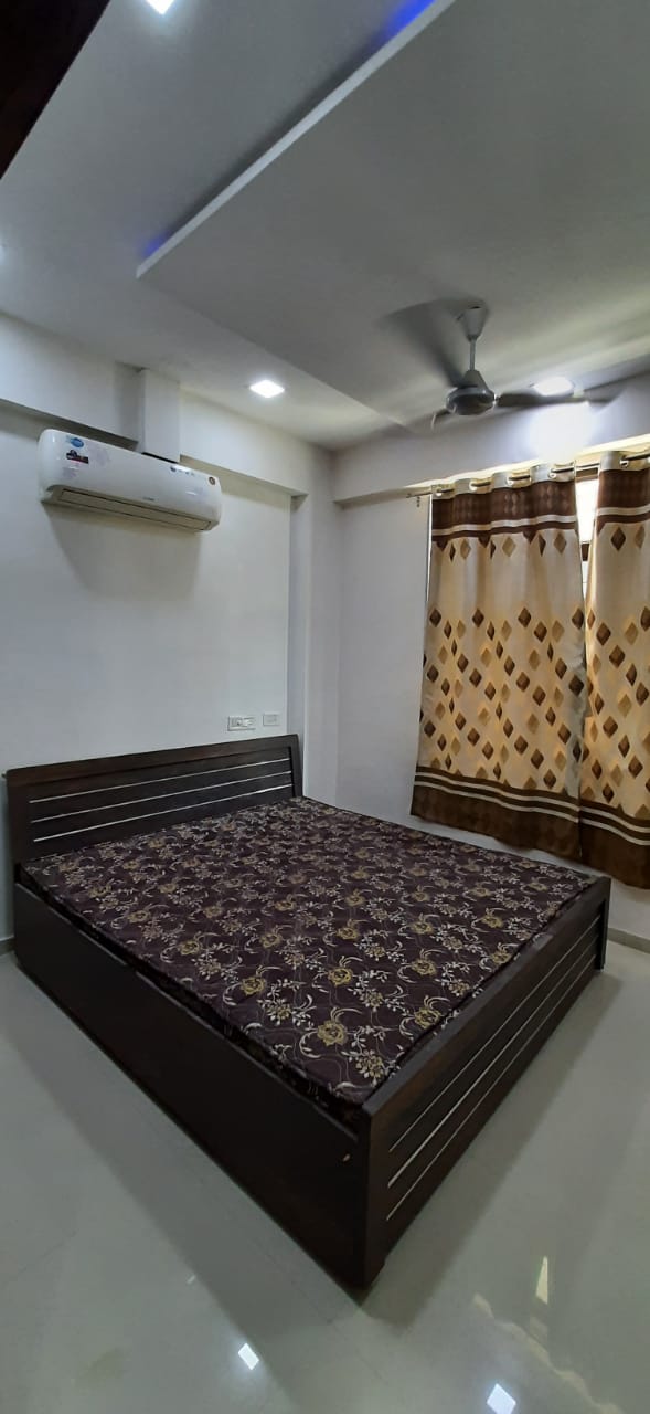 3 BHK 1850 Sq.FT Residential Flat for Rent in Thaltej Ahmedabad - Media 8