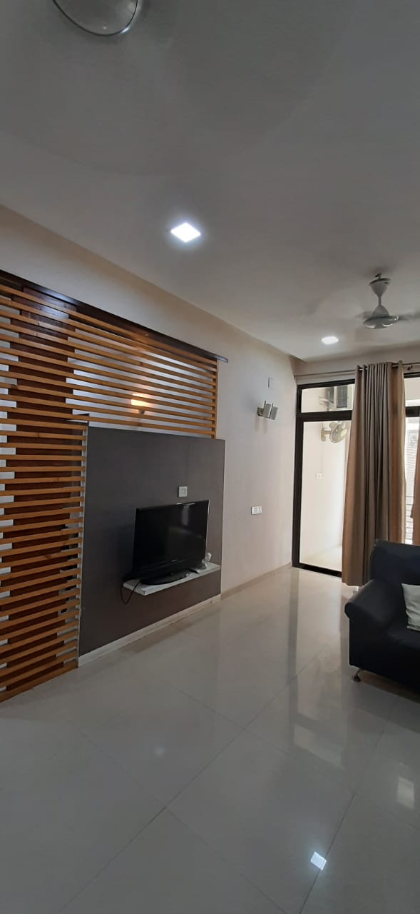 3 BHK 1850 Sq.FT Residential Flat for Rent in Thaltej Ahmedabad - Media 11