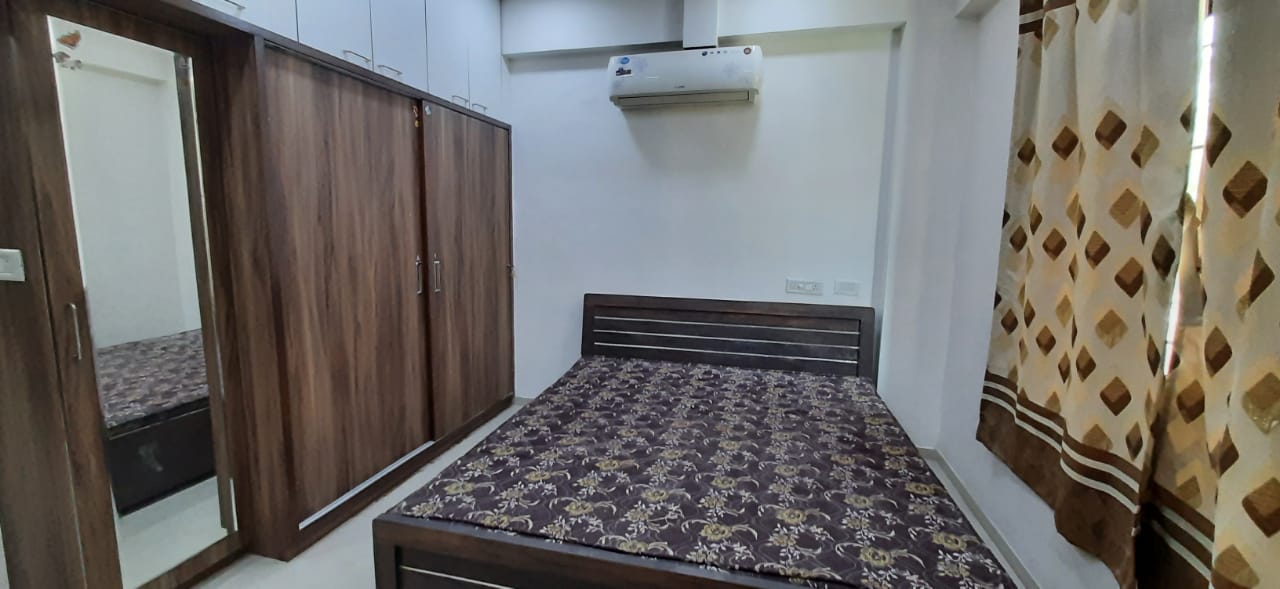 3 BHK 1850 Sq.FT Residential Flat for Rent in Thaltej Ahmedabad - Media 15