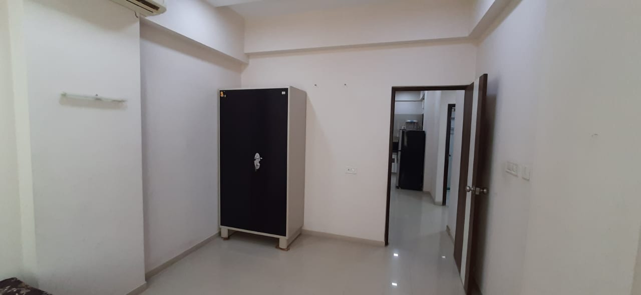 3 BHK 1850 Sq.FT Residential Flat for Rent in Thaltej Ahmedabad - Media 14