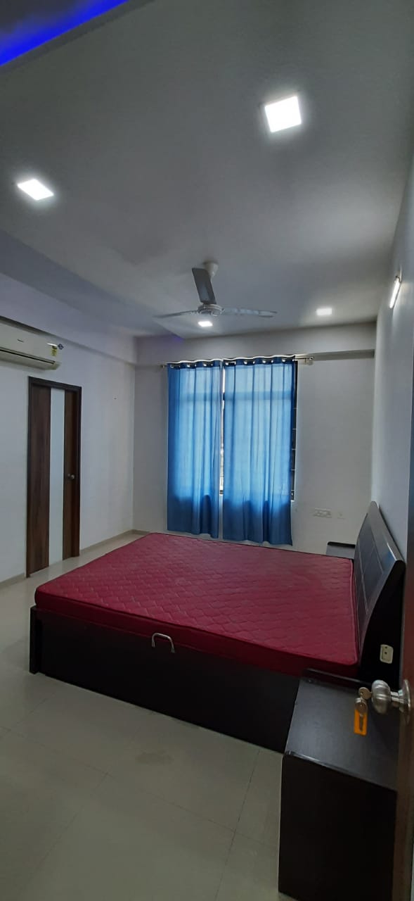 3 BHK 1850 Sq.FT Residential Flat for Rent in Thaltej Ahmedabad - Media 17