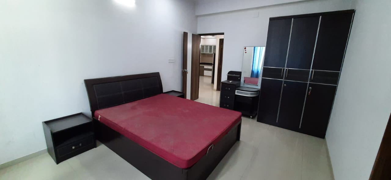 3 BHK 1850 Sq.FT Residential Flat for Rent in Thaltej Ahmedabad - Media 10