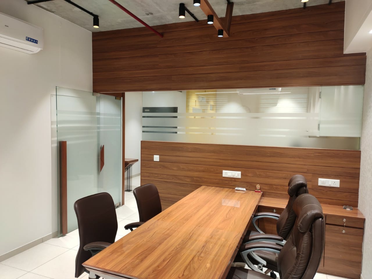 800 Sq.FT Commercial Office for Rent in Science City Road Ahmedabad