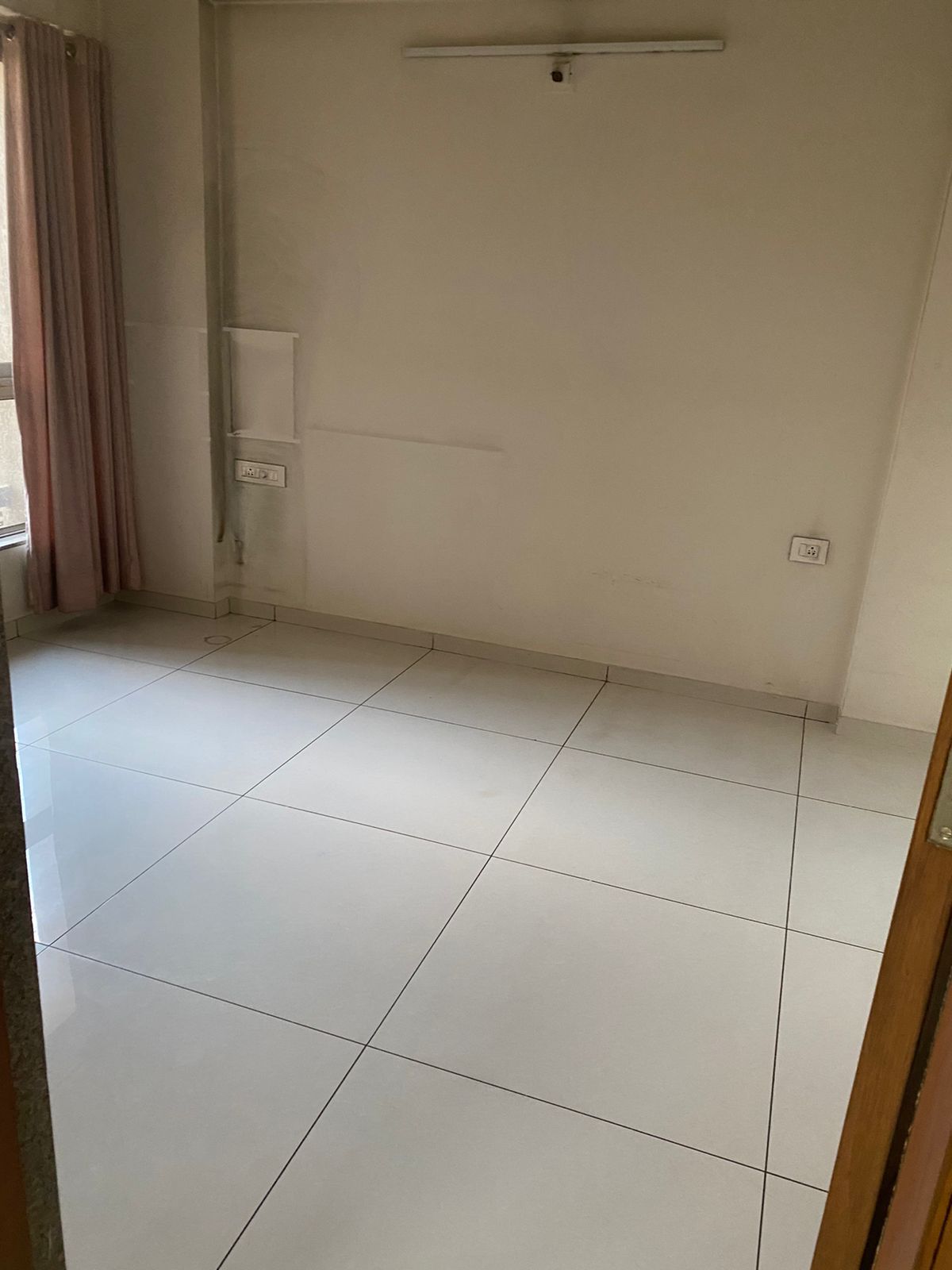 4 BHK 2700 Sq.FT Residential Flat for Rent in Sindhubhavan Road Ahmedabad - Media 12
