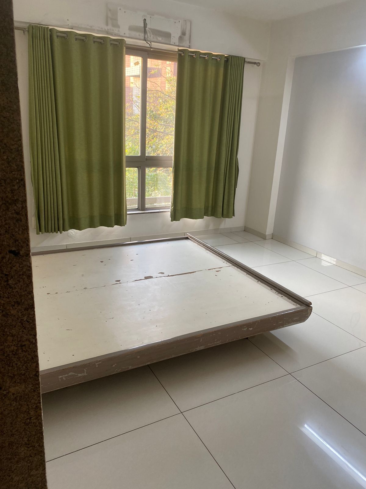 4 BHK 2700 Sq.FT Residential Flat for Rent in Sindhubhavan Road Ahmedabad - Media 9