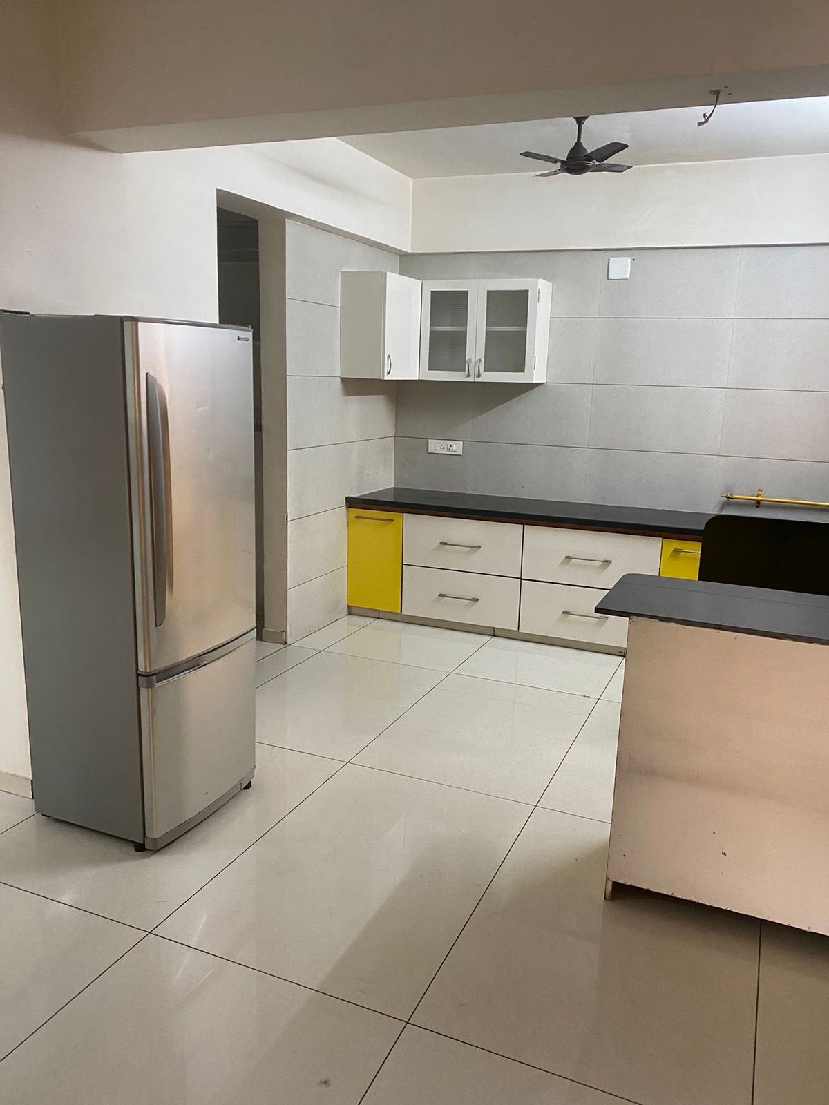 4 BHK 2700 Sq.FT Residential Flat for Rent in Sindhubhavan Road Ahmedabad - Media 4