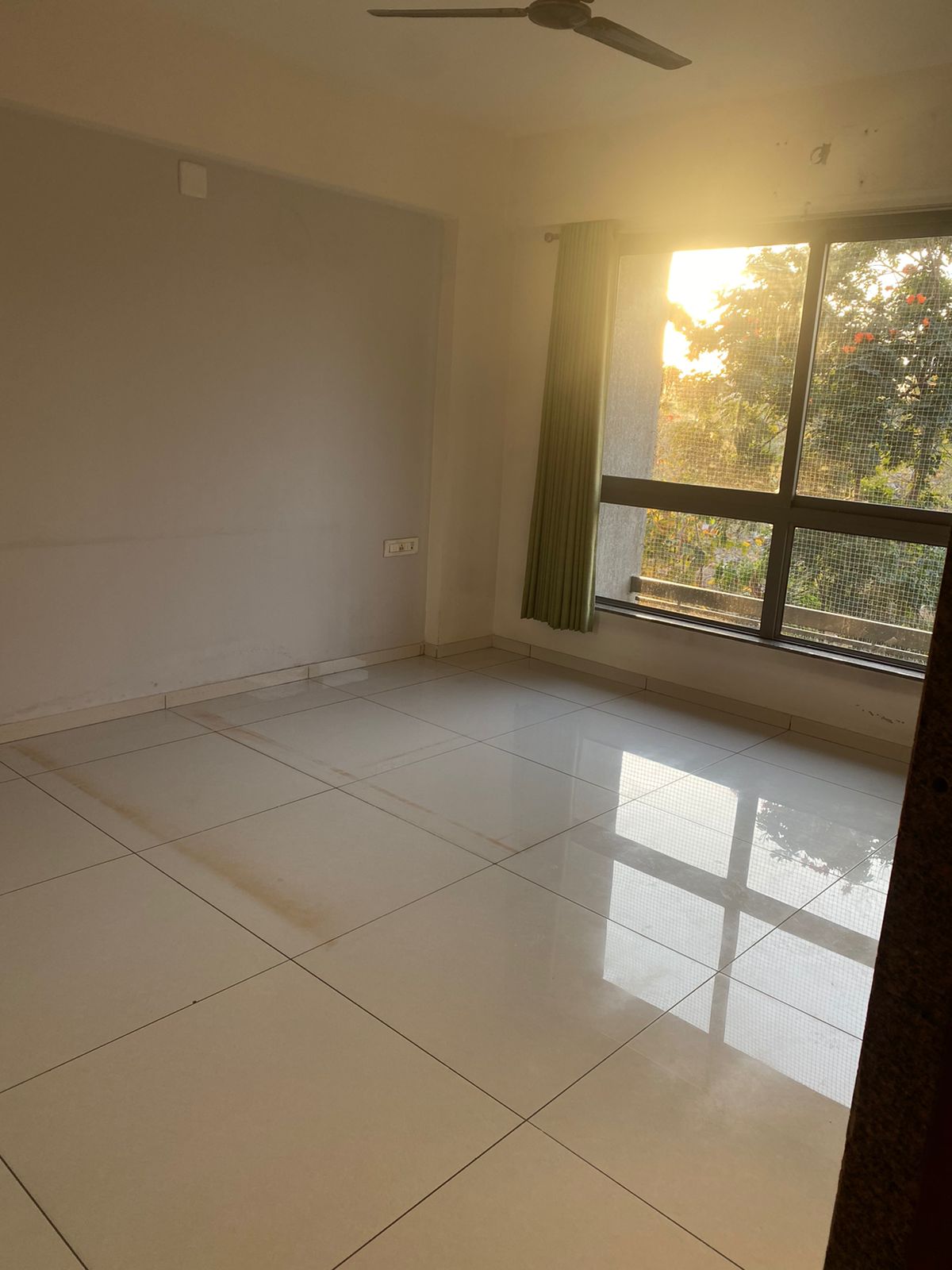 4 BHK 2700 Sq.FT Residential Flat for Rent in Sindhubhavan Road Ahmedabad - Media 3